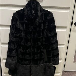 Luxurious Jones New York Black Faux Fur Coat